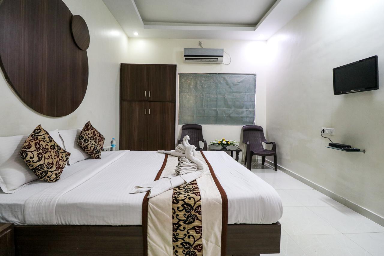 Hotel Whistling Meadows Ahmedabad Esterno foto